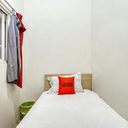 Koolkost Syariah @ Capsule Homestay Kedungdoro Surabaya Exterior photo