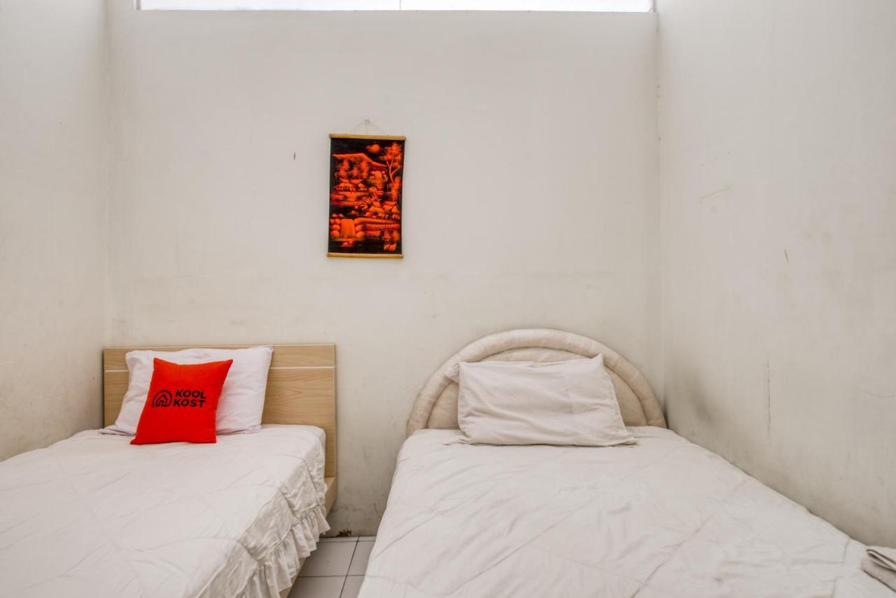 Koolkost Syariah @ Capsule Homestay Kedungdoro Surabaya Exterior photo